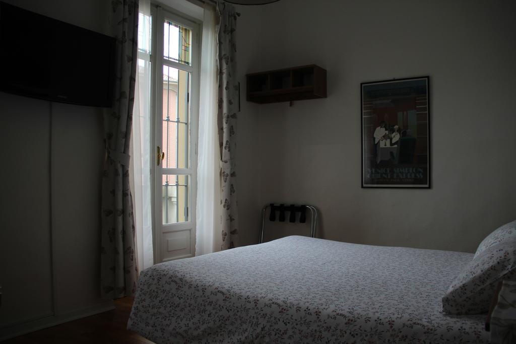 B&B Villa Ferrari Asti Buitenkant foto
